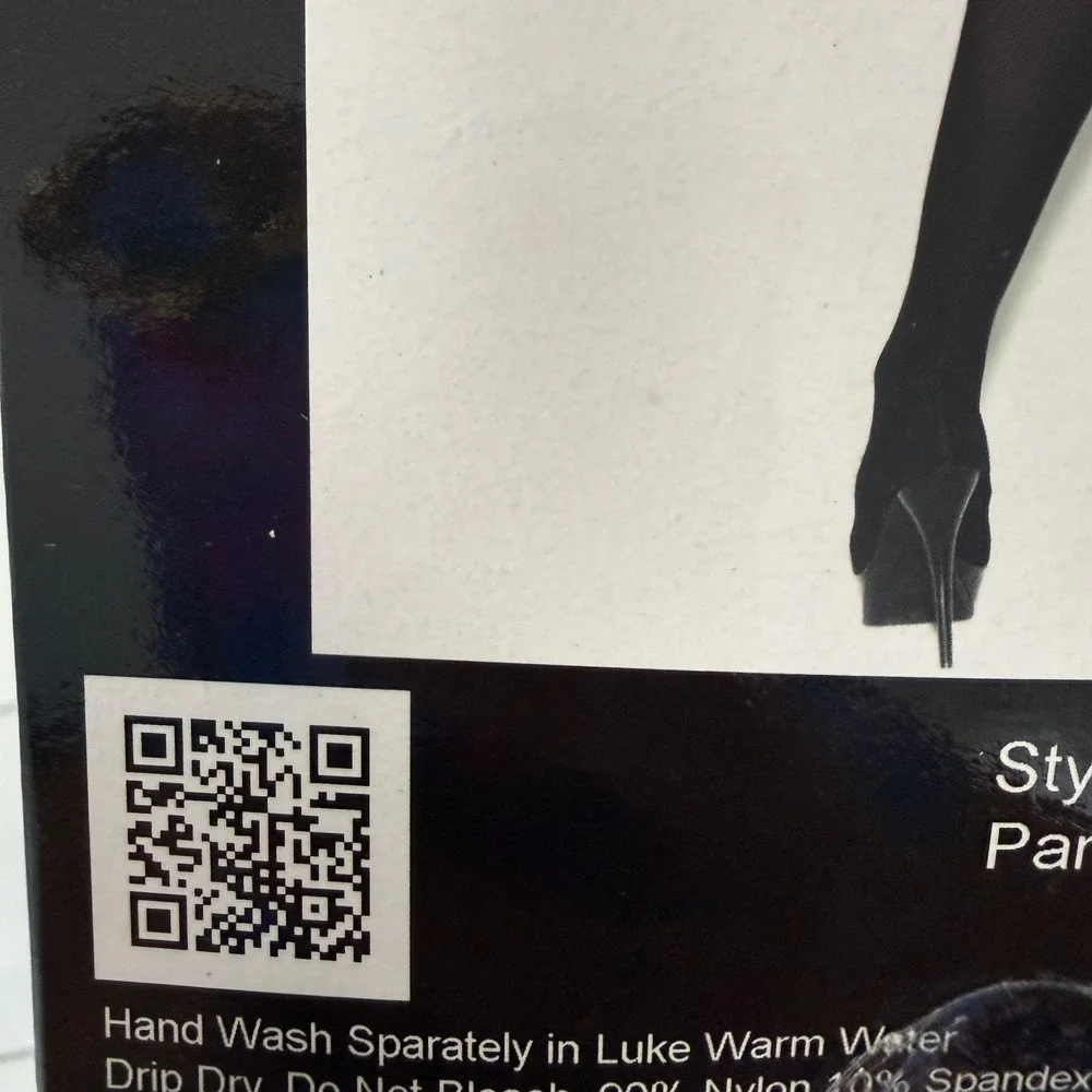 Elegant Moments Black Heart Detail Pantyhose One Size Fishnet Alt Edgy Clubwear‎